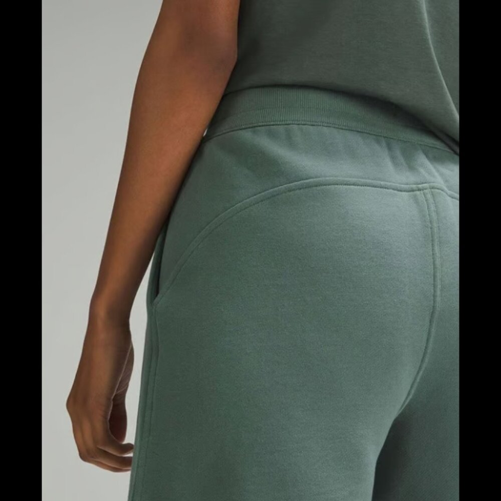 Lululemon Scuba High-Rise Short 5" Medium Forest Size 8 - Picture 2 of 9